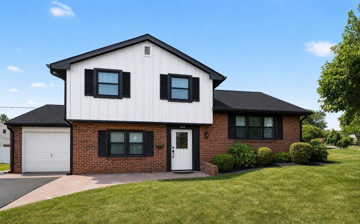 After James Hardie fiber cement siding installation — white siding, Shelby Roofing Services